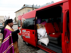 Даруючи військовим підтримку і надію- чергова допомога в зону АТО від Івано-Франківської архиєпархії